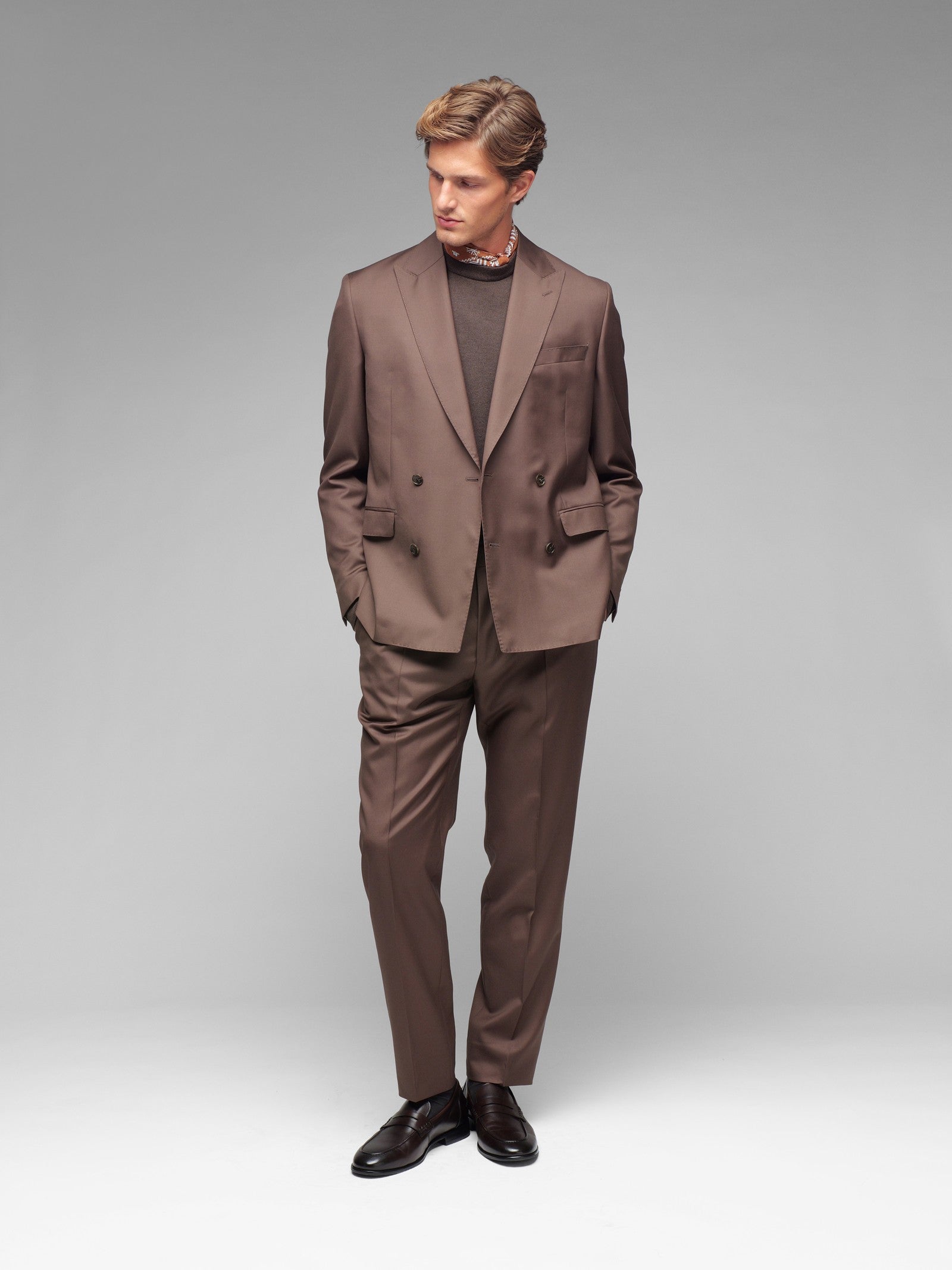 Abito doppiopetto twill lana vergine super 110`s 44 / MARRONE